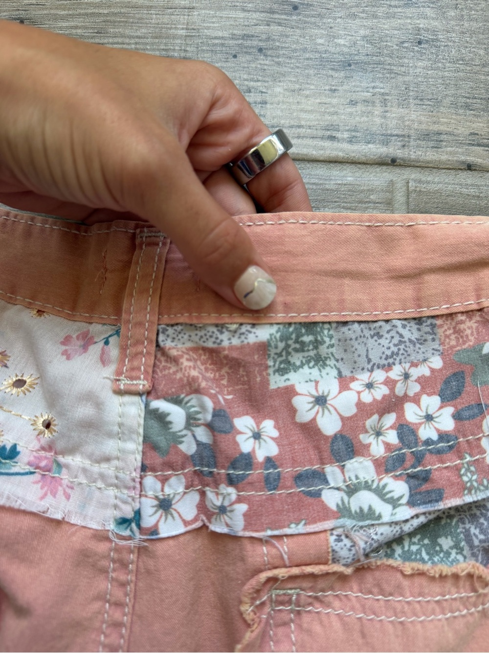 POL Pink Floral Patchwork Denim Style Shorts Size Small - Picture 8 of 10